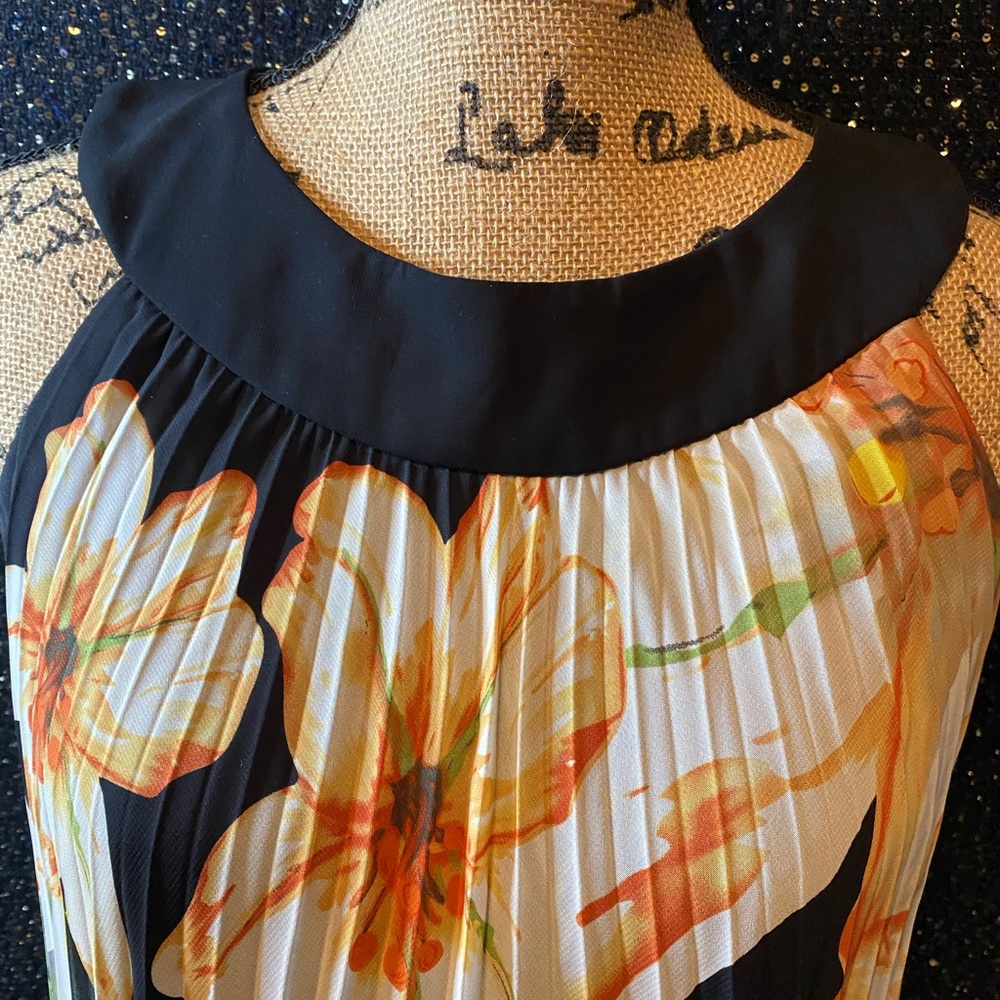 šFLORAL PLEATED HALTER MIDI SHIFT DRESSš - Picture 2 of 11